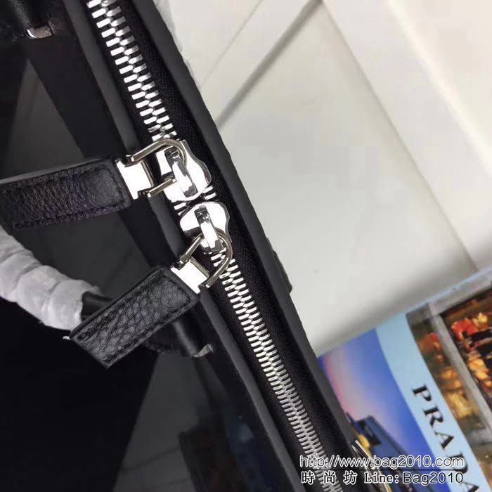 普拉達PRADA頂級原單 專櫃最新款2VN006-2 超軟自然摔牛皮男士手提公事包 PHY1514
